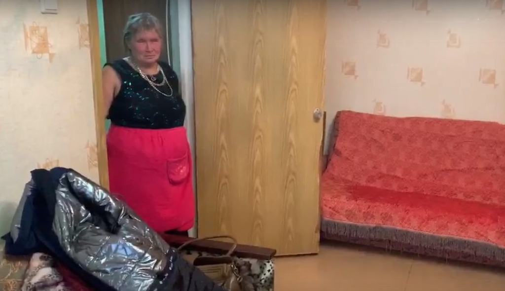 Пожилую бездомную забрали с теплотрассы и преобразили до неузнаваемости