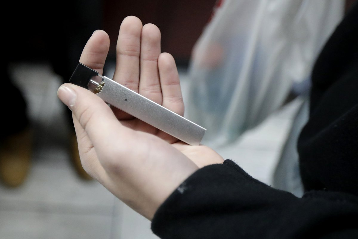 В России больше нельзя продавать кальяны и табачные стики в интернете