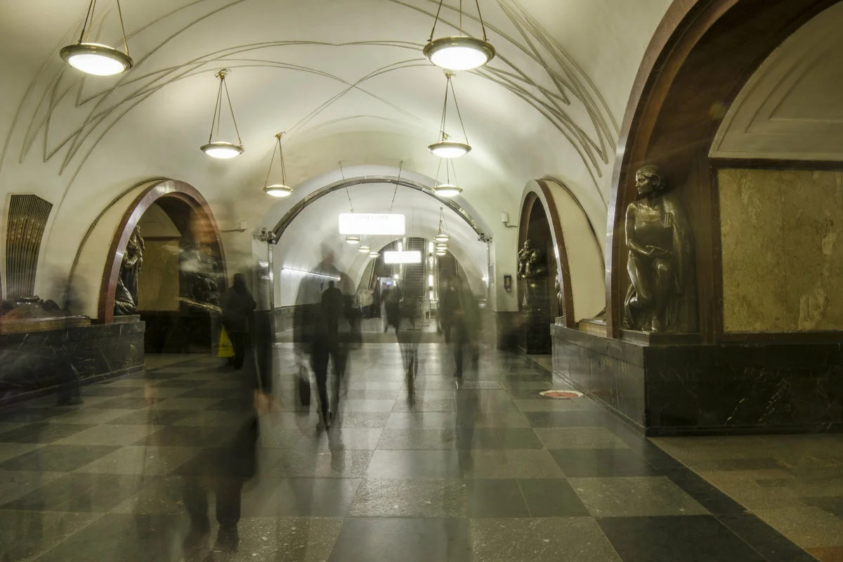 Какие московские станции метро построены на могилах