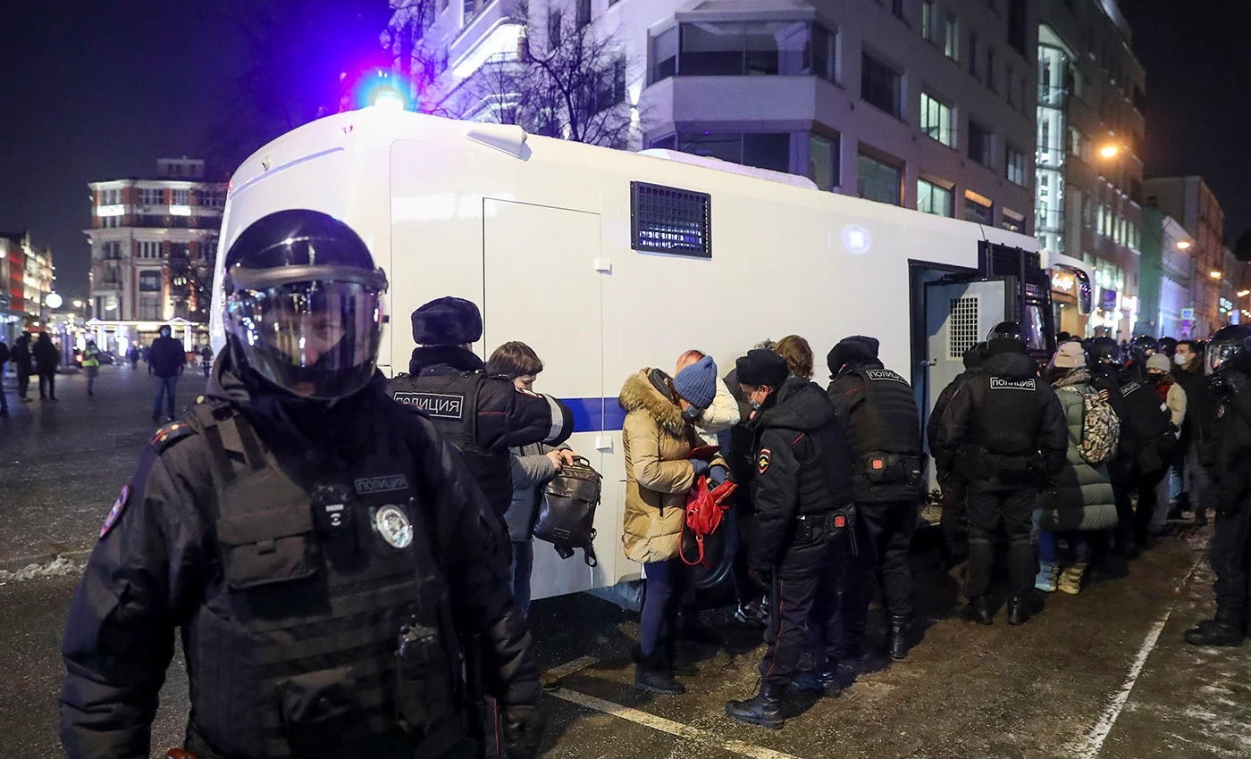 Правозащитники потребовали от СК возбудить дело о нарушении санитарных правил в автозаках