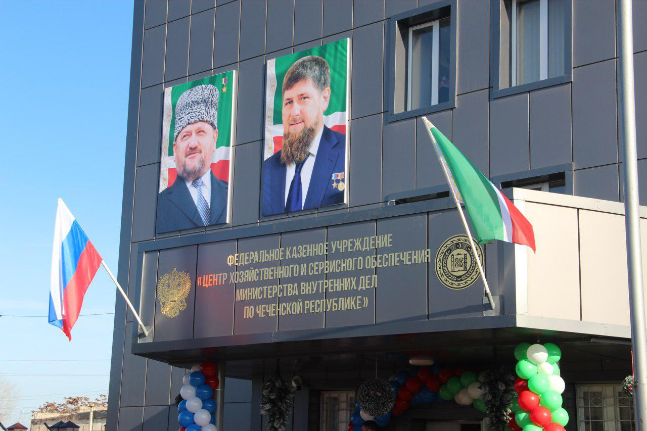 Пропавших после задержания чеченцев-геев нашли на родине