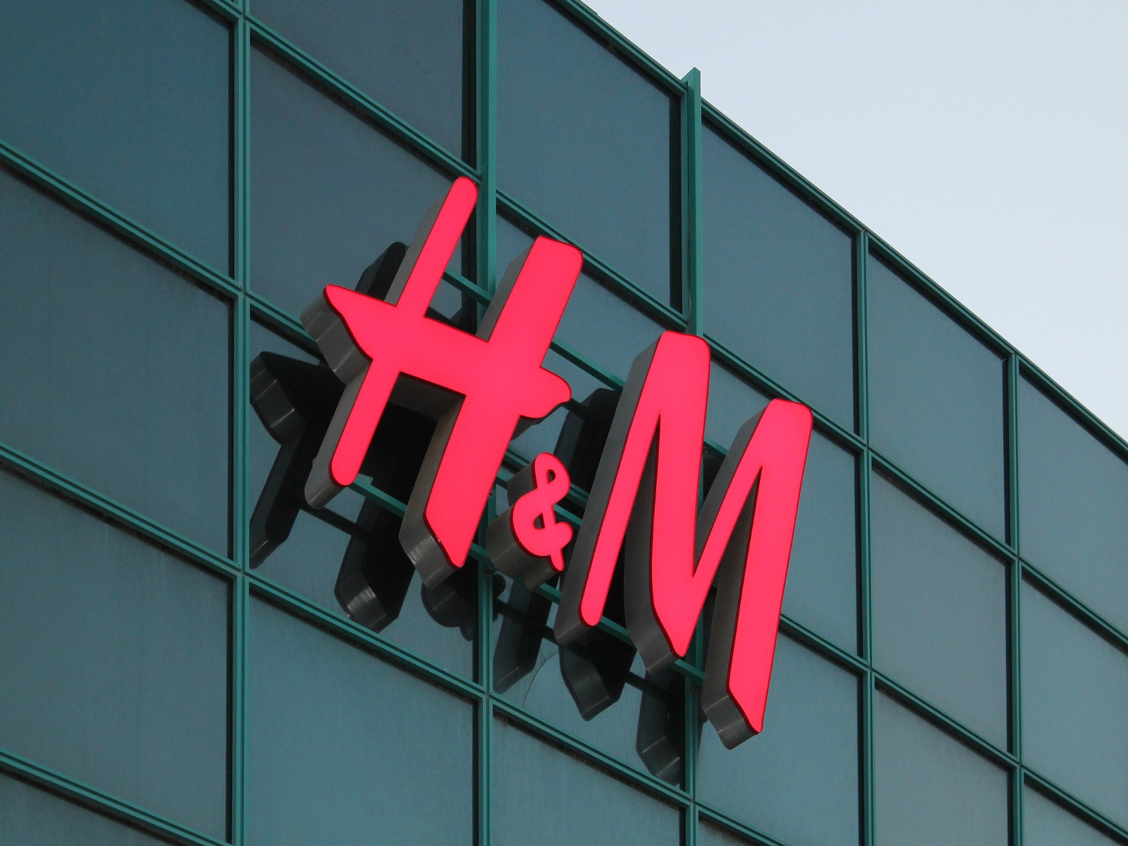 Таможенная служба возбудила дело на российское отделение H&M