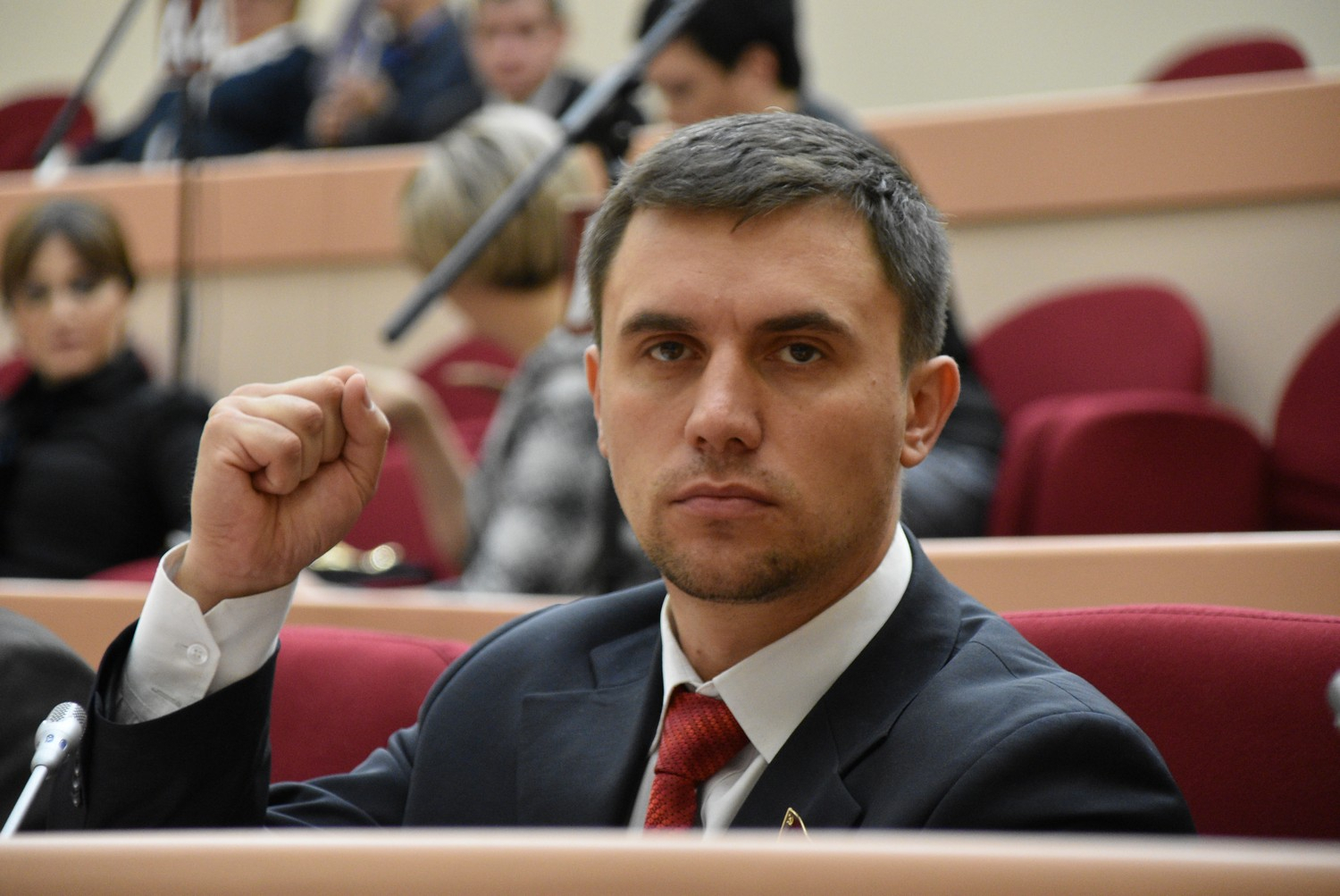 Депутата от КПРФ Николая Бондаренко могут лишить особого статуса