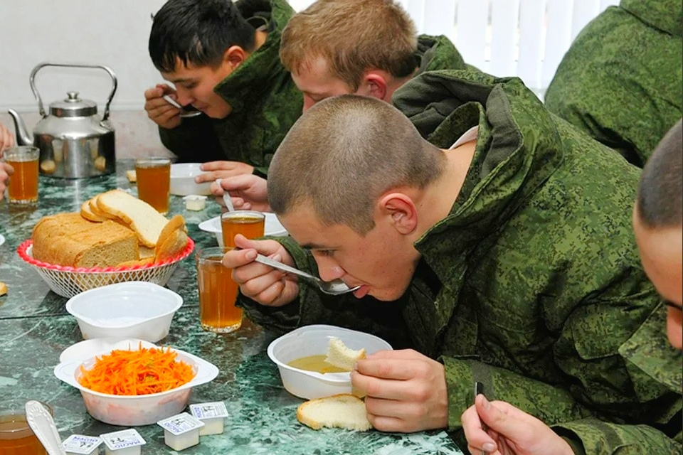 Российским военным заменят всю посуду на пластиковую