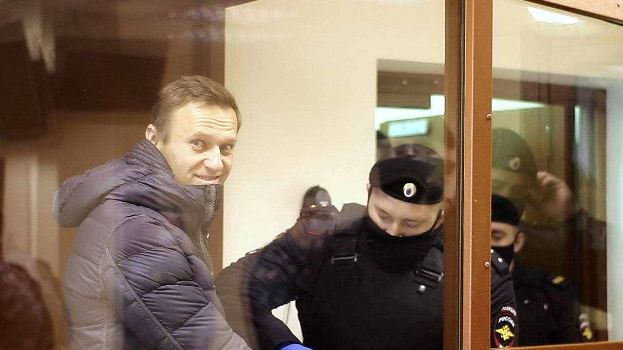 Суд признал замену условного срока Навальному на реальный законной