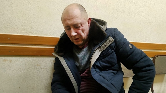 Суд Омска лишил родительских прав отца, который швырял своих детей об пол