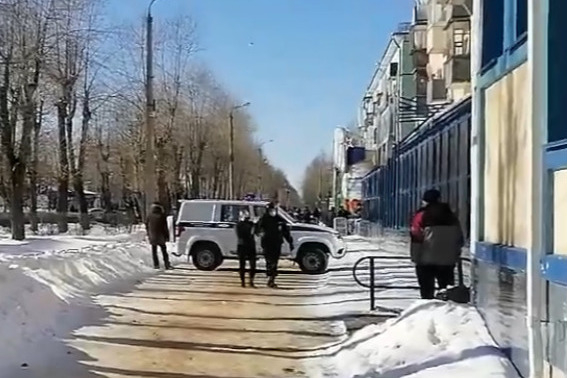 Мужчина в Северодвинске захватил офис микрозаймов из-за угроз от коллекторов