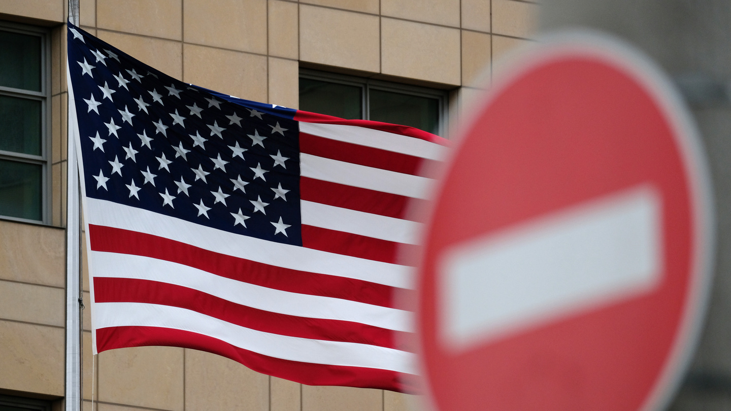 США расширили торговые санкции против России