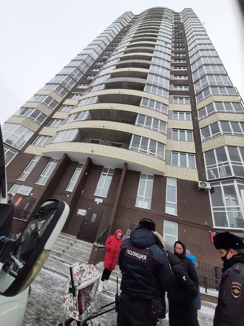 В Новочебоксарске мальчик выжил после падения с 25 этажа на машину
