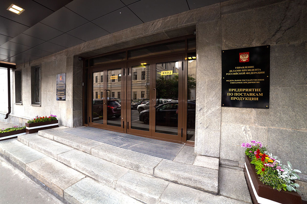 Управление делами президента РФ закупит сигареты, зажигалки и презервативы на 15 миллионов рублей