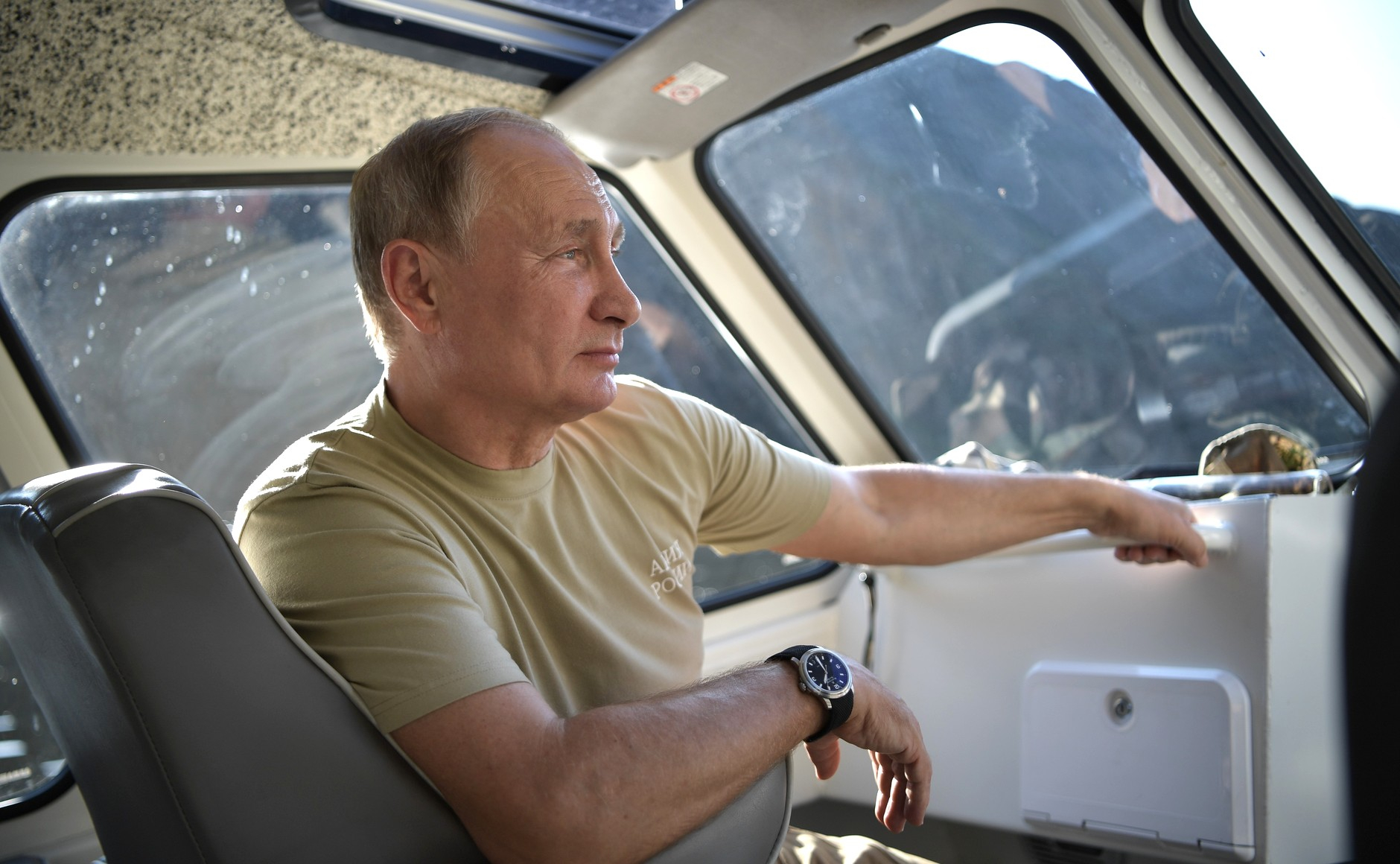 Журналист рассказал, как ведет себя Путин, когда уезжает в командировку