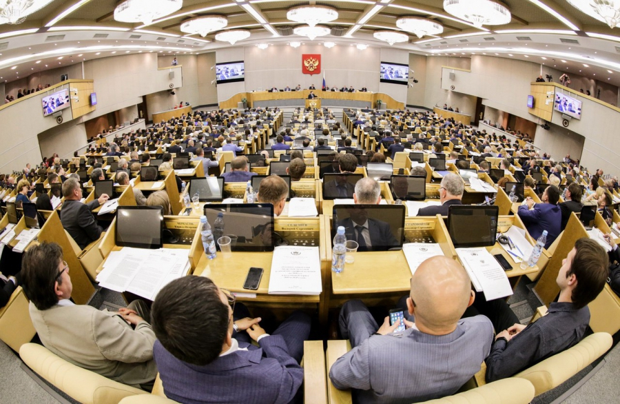 Госдума одобрила во II чтении проект о праве президента претендовать еще на два новых срока
