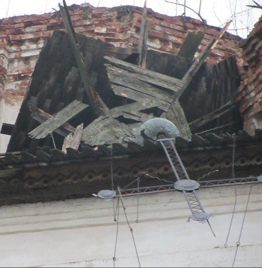 В Великом Новгороде упал трехсотлетний купол Воскресенского собора