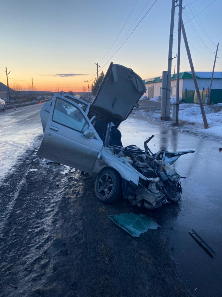 В Свердловской области автомобиль врезался в автобус с 26 детьми