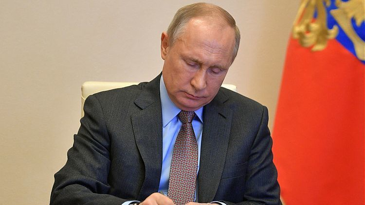 Путин допустил снятие коронавирусных ограничений к концу лета