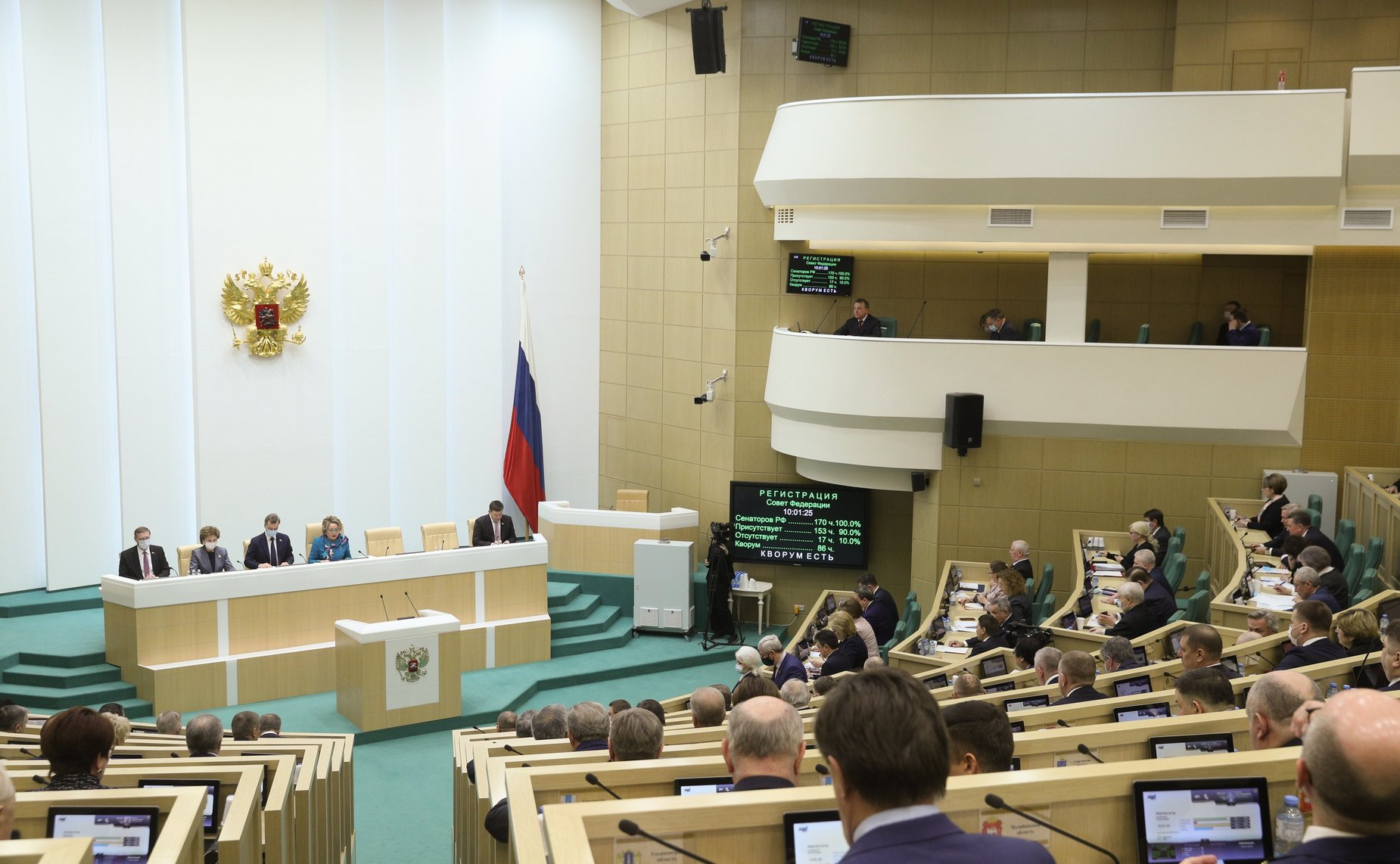 Совфед единогласно одобрил право Путина вновь баллотироваться на пост президента