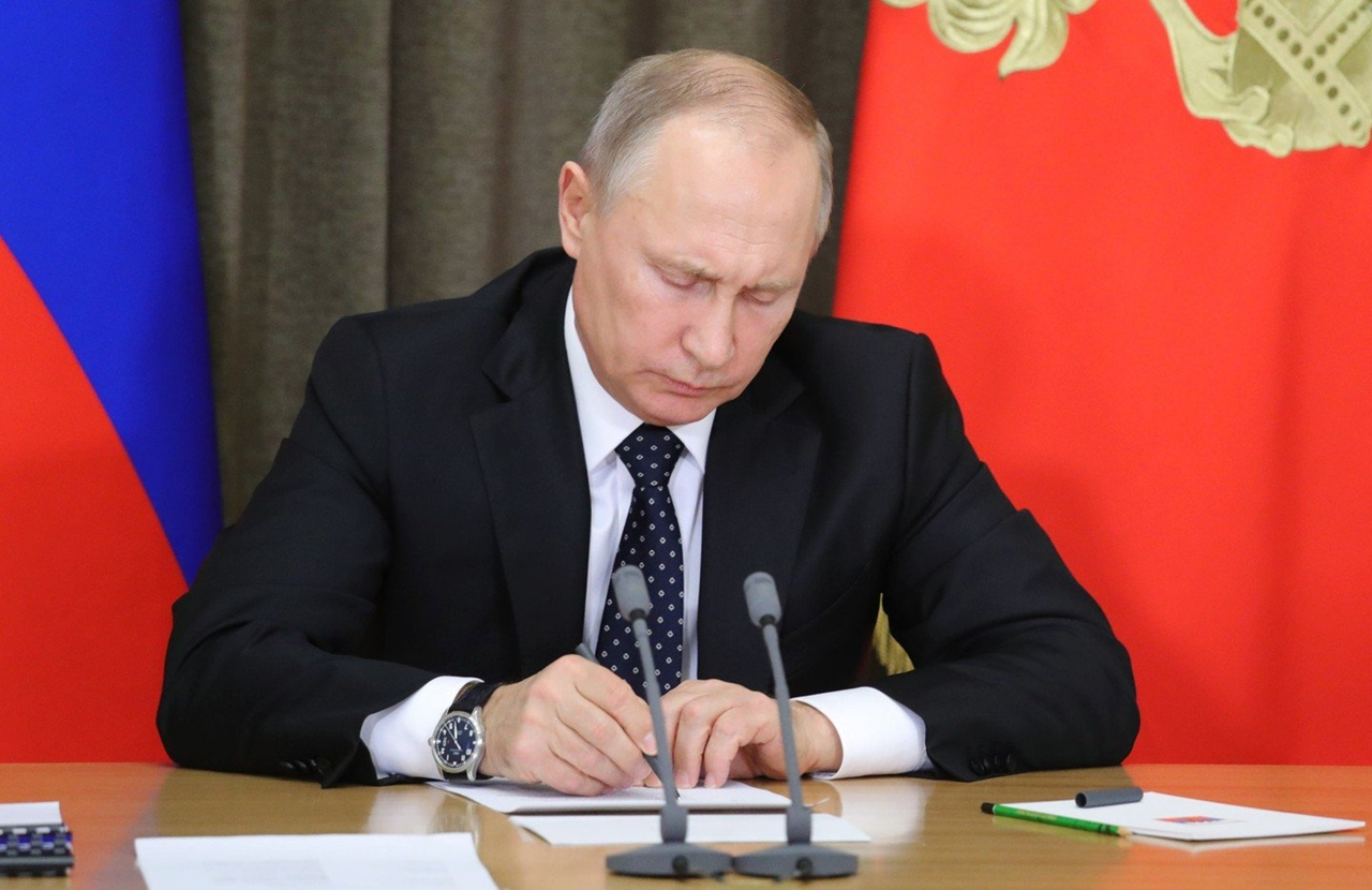 Путин подписал закон о просветительской деятельности