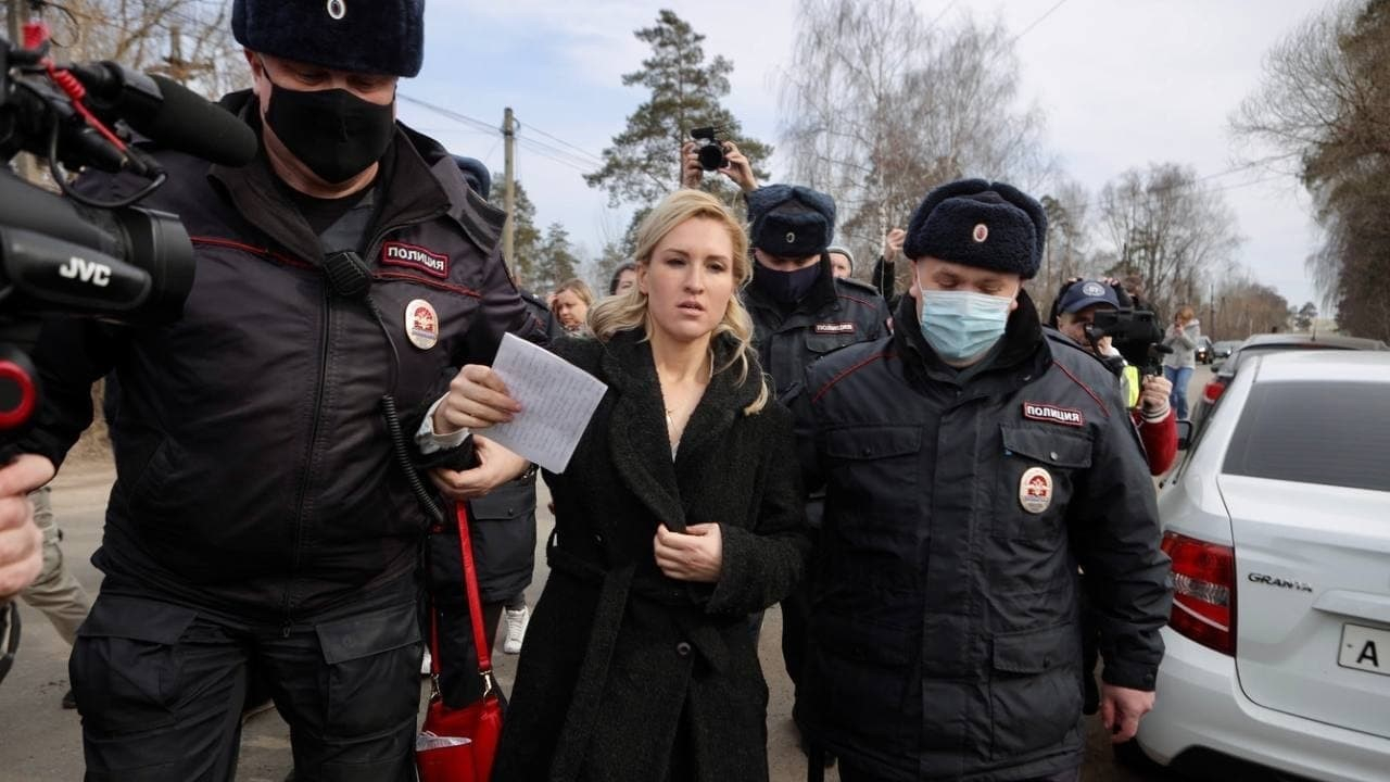Главу «Альянса врачей» Васильеву задержали возле колонии в Покрове, где сидит Навальный