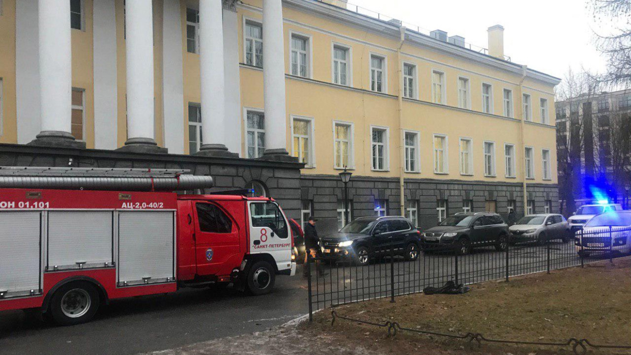 Злоумышленники сообщили о бомбе в судах Петербурга