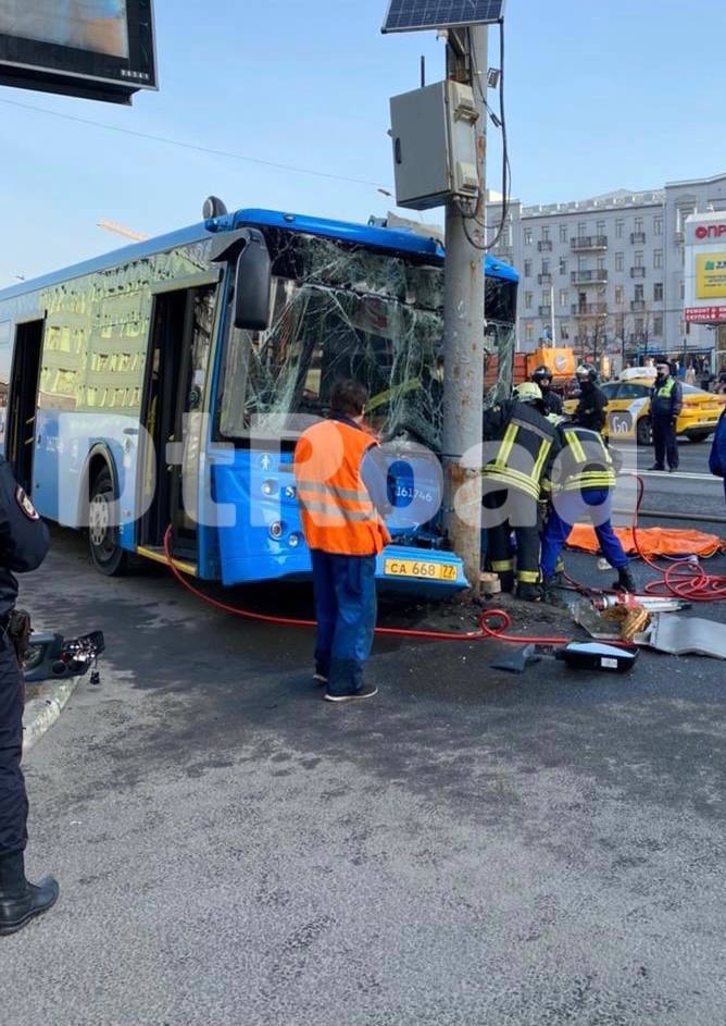 В Москве 10 человек пострадали в результате ДТП с автобусом