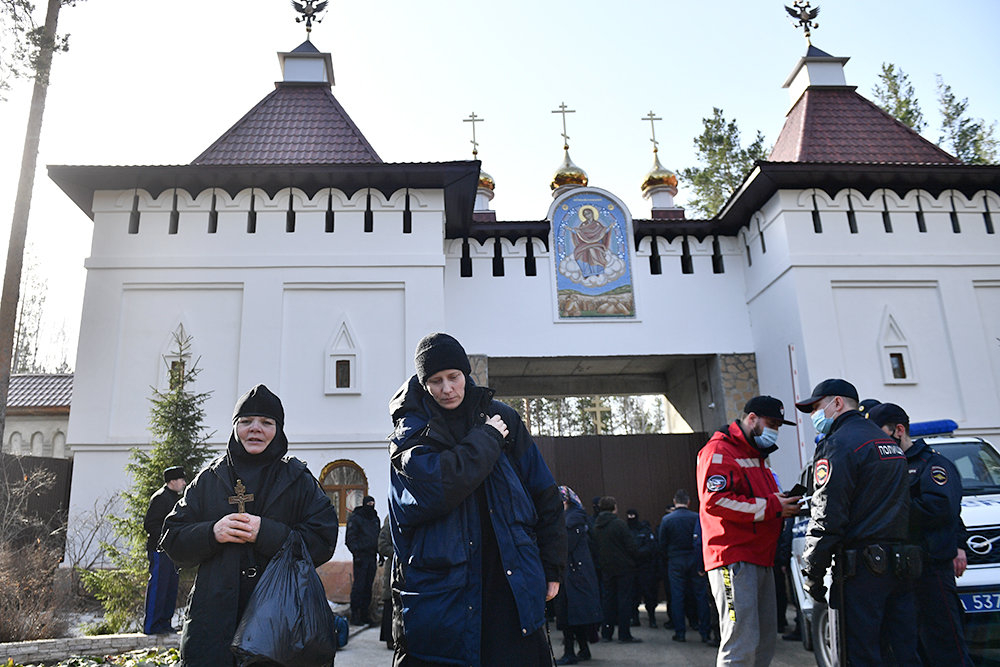 Силовики устроили штурм Среднеуральского женского монастыря