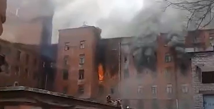 Горящую «Невскую мануфактуру» тушат уже пятые сутки