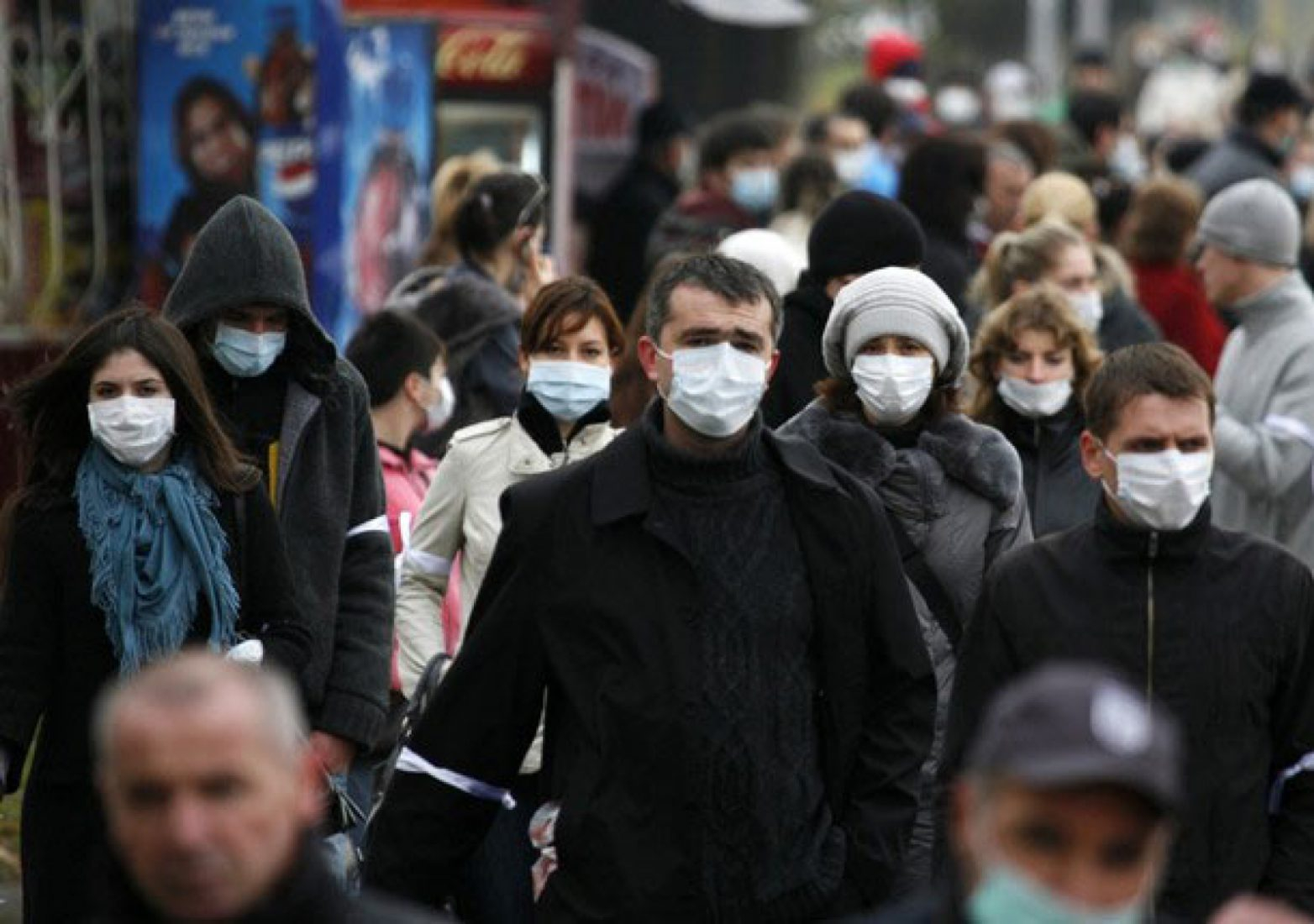 Против бессрочного масочного режима выступают 64% россиян