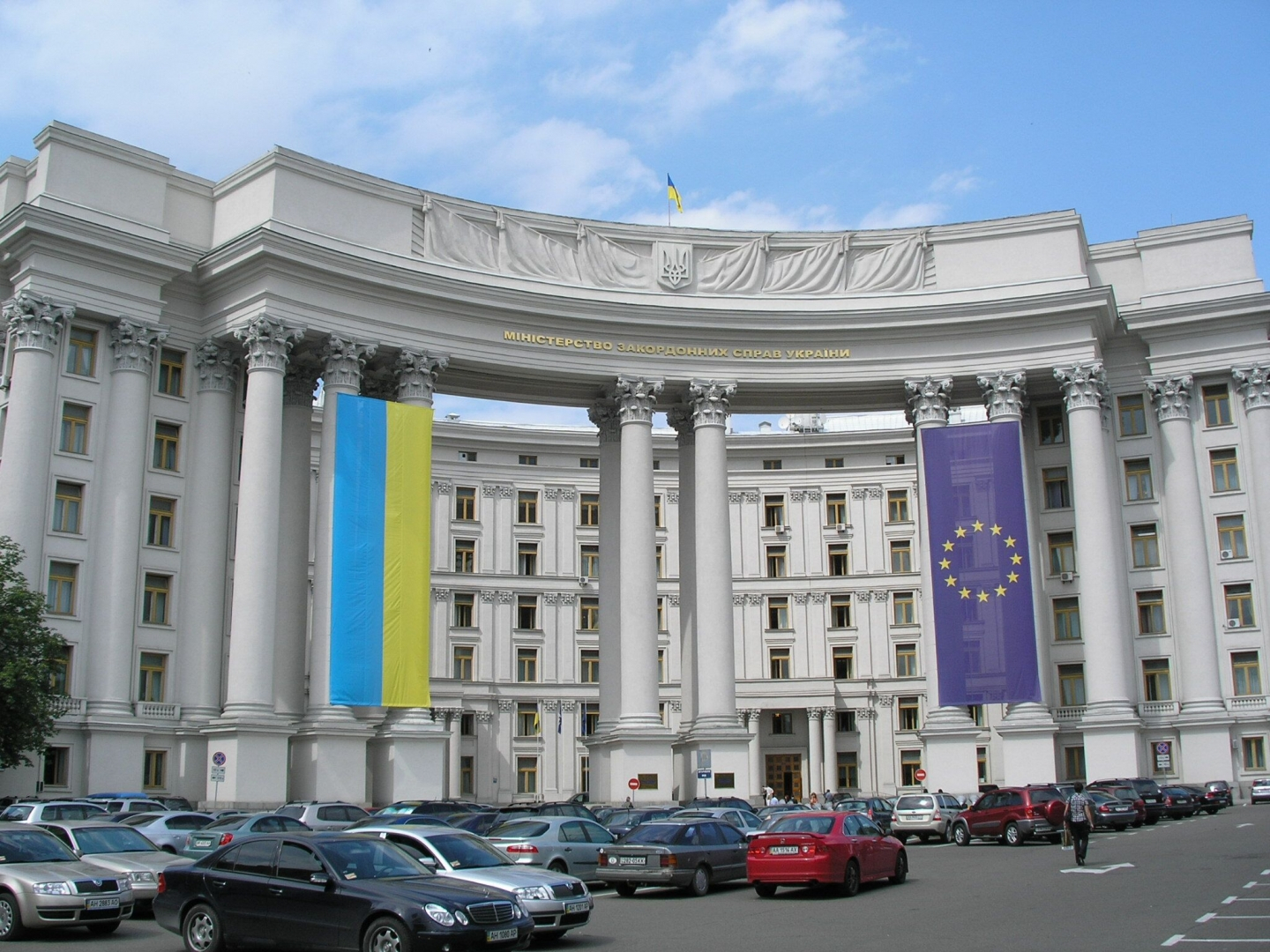 МИД Украины вышлет из страны старшего дипломата посольства России