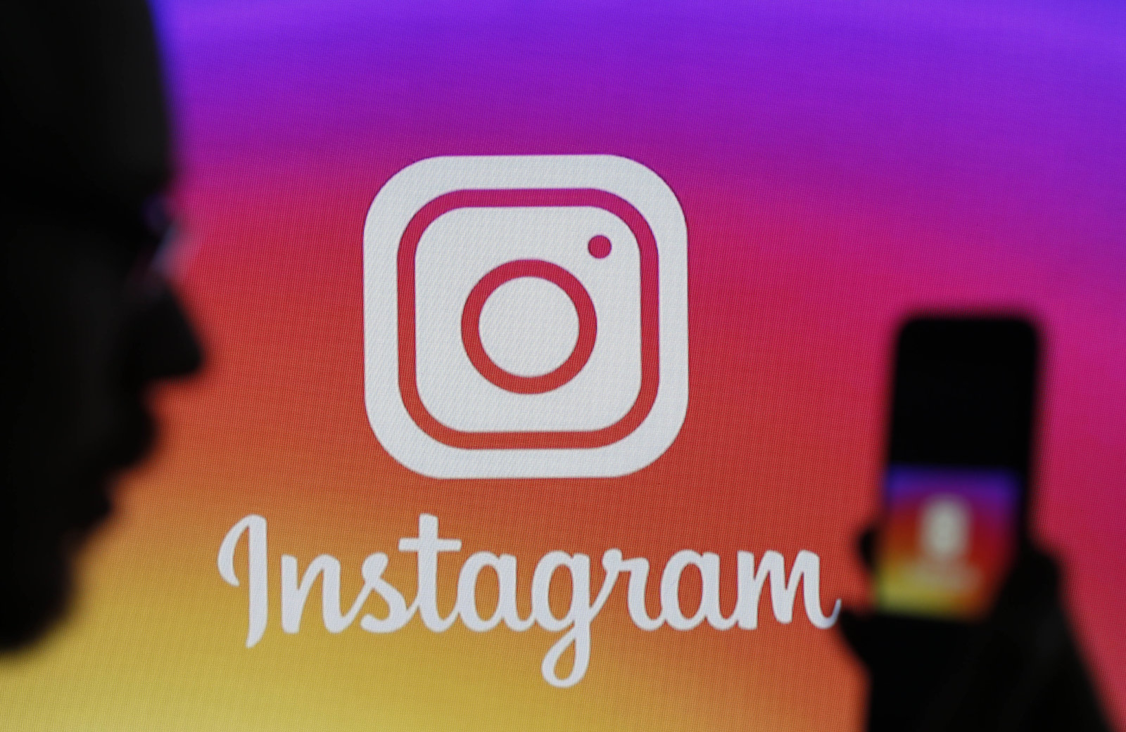 Роскомнадзор требует от Instagram снять ограничения на воспроизведения гимна России