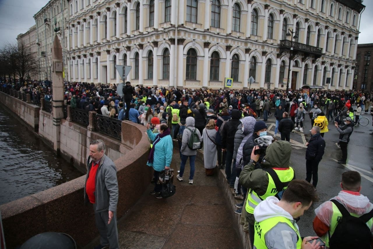 Больше 30 человек задержали на акции протеста в Петербурге