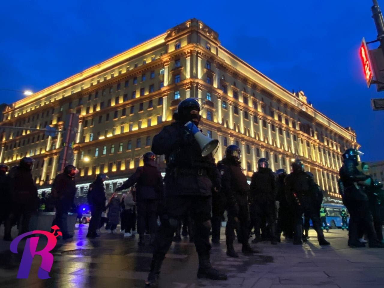 В России во время митингов задержали более тысячи человек