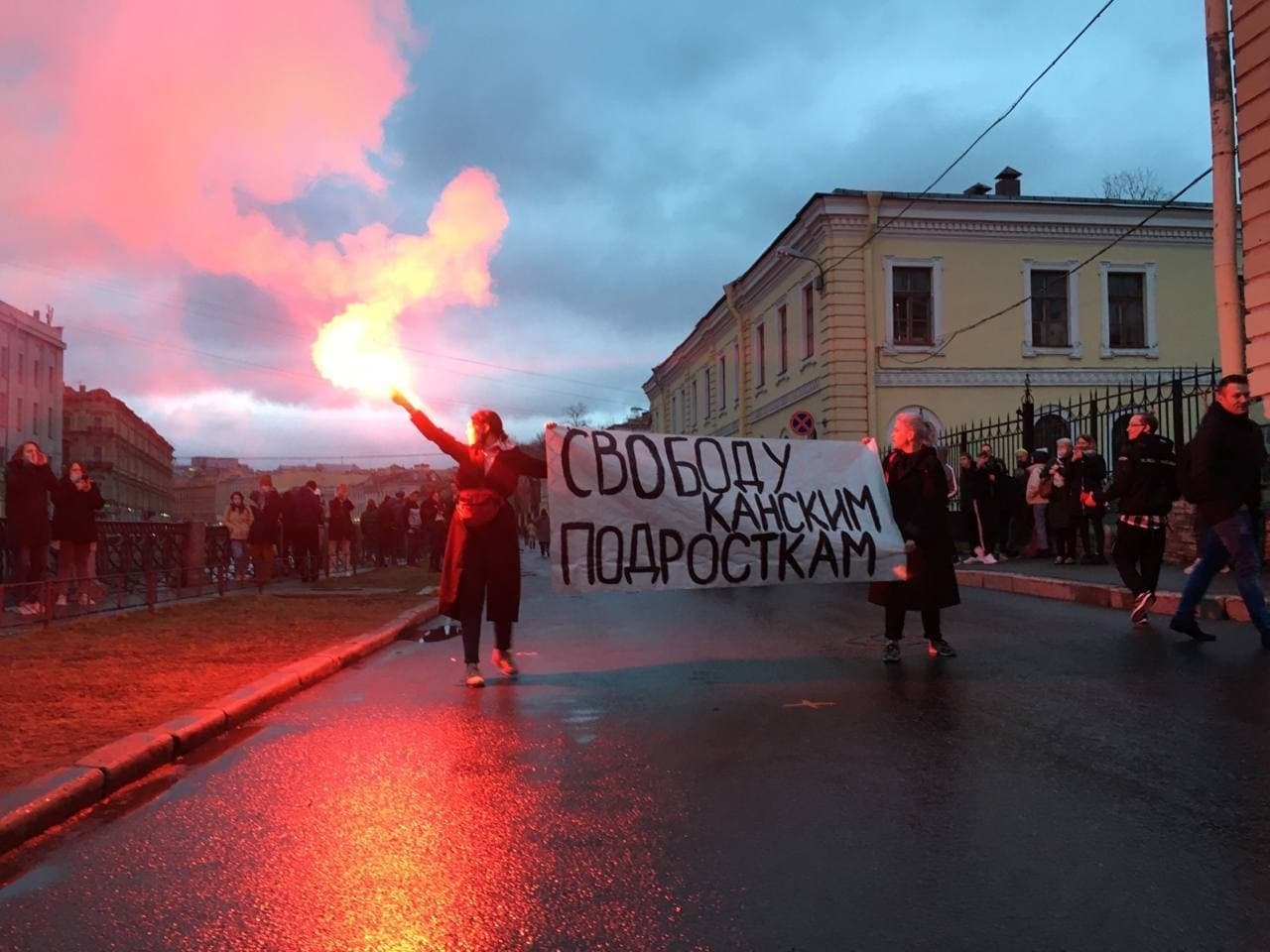 Почти 500 человек задержали на акциях протеста в Санкт-Петербурге