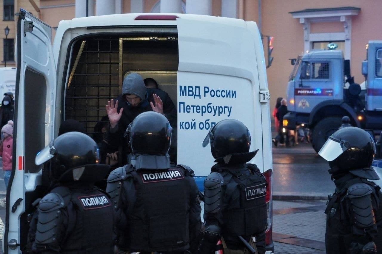 В России задержали еще 115 человек по следам акций 21 апреля
