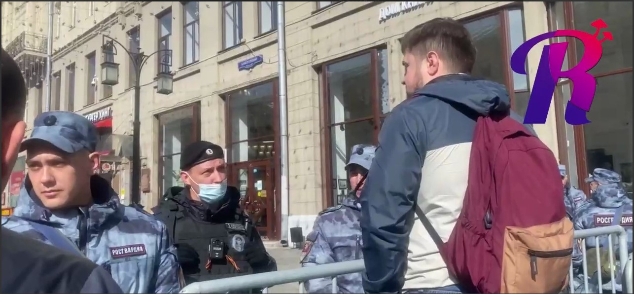 Центральные улицы Москвы без предупреждения закрыли для прохода граждан