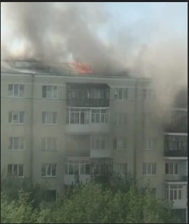 В центре Екатеринбурга горит жилой дом