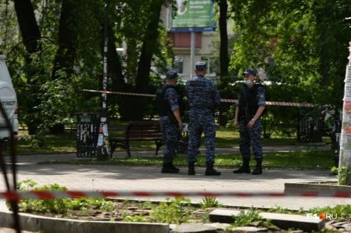 В Екатеринбурге мужчина напал с ножом на людей