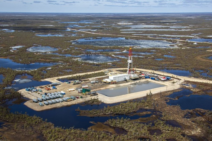 В Югре пострадали четыре человека при взрыве на нефтяном месторождении 