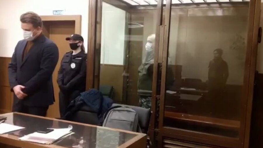 Экс-полицейскому, выстрелившему в 13-летнюю девочку, отменили приговор