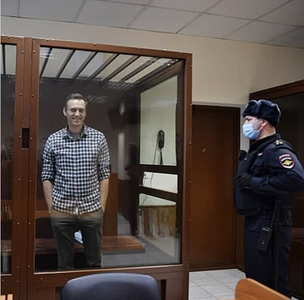 Против Навального возбудили уголовное дело об оскорблении судьи