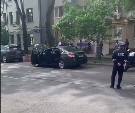 На Садовом кольце в брошенной машине нашли арсенал оружия