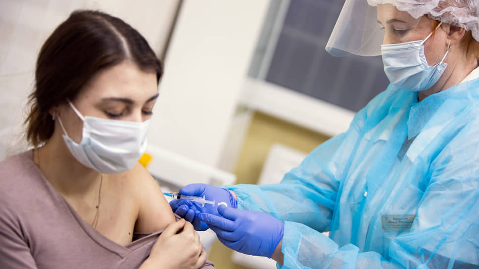 В Думу внесли проект о включении вакцины от COVID-19 в национальный календарь прививок
