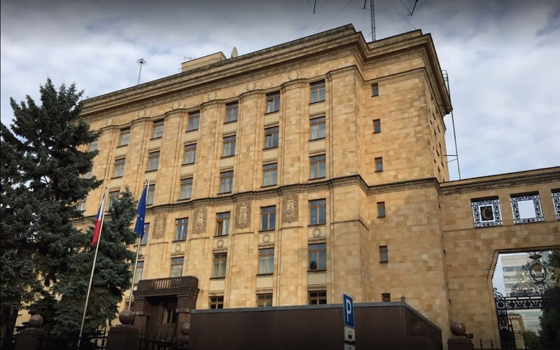Чешское посольство уволило практически всех россиян