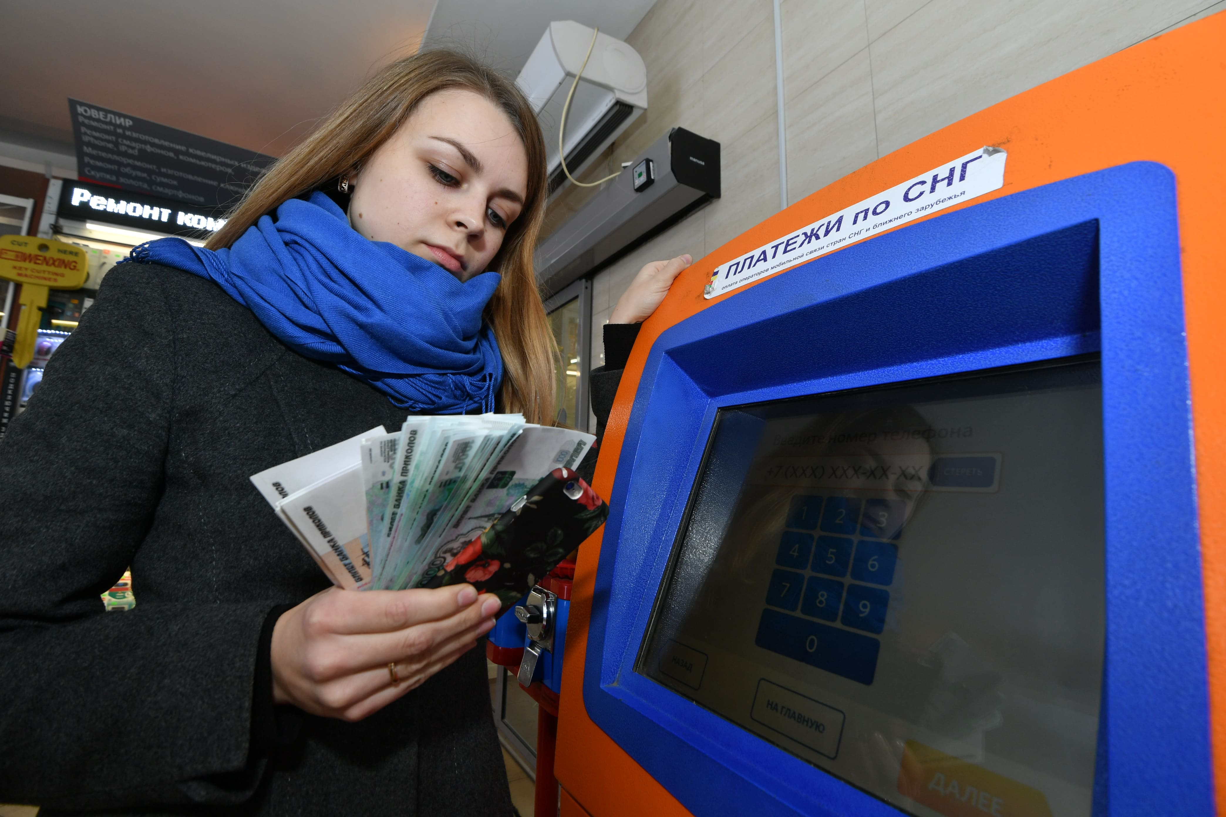 Госдума приняла закон о штрафах за сокрытие переводов с иностранных электронных кошельков