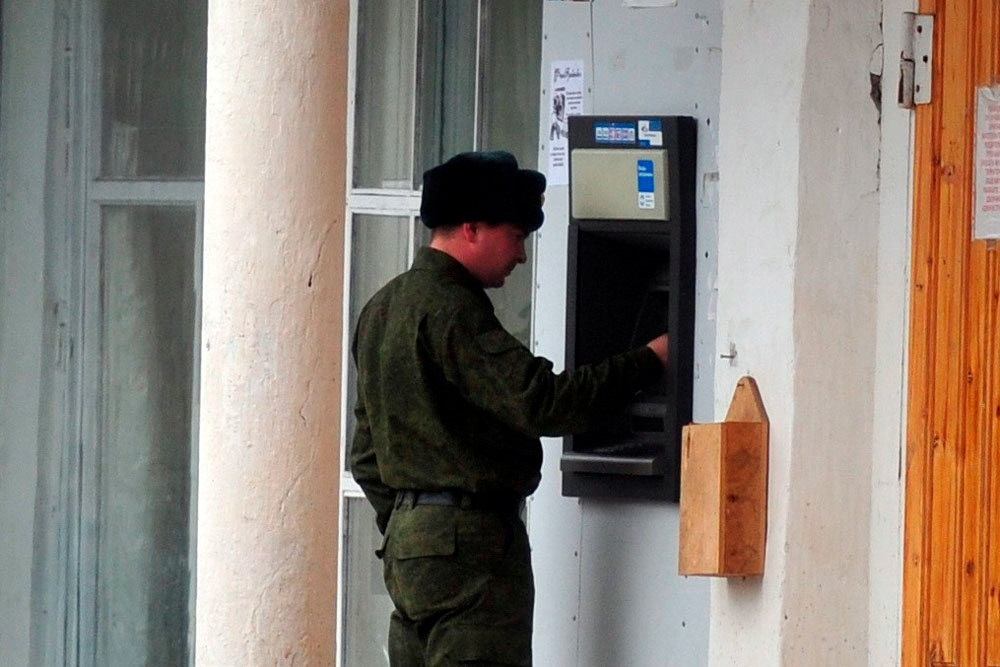 Оклад солдата-срочника с октября увеличится на 74 рубля
