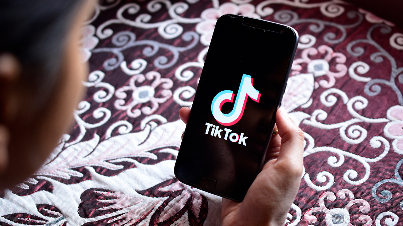 Социальную сеть TikTok оштрафовали на 1,5 млн рублей за неудаление запрещенного контента