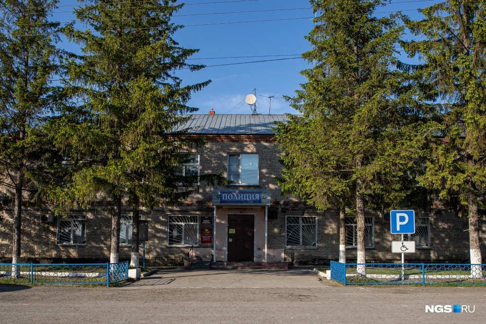 Родных полицейского, застрелившего 19-летнего азербайджанца, вывезли из Мошкова