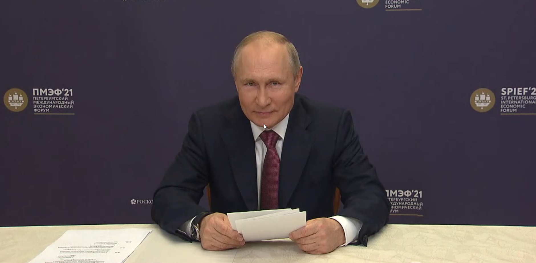 Путин заявил, что экономика России успешно преодолевает пандемийный кризис