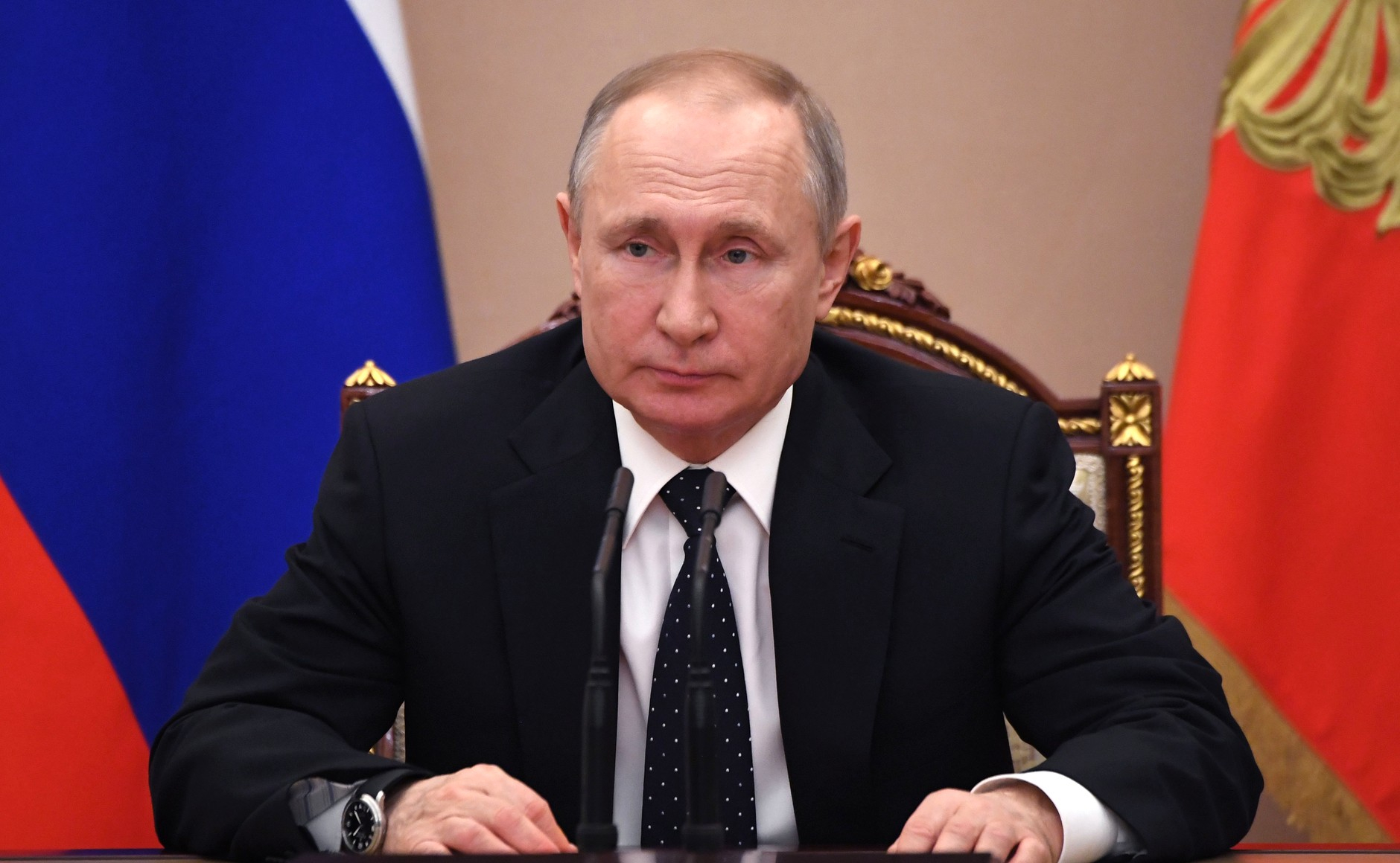 Путин подписал закон о временном запрете на участие в выборах причастным к экстремизму