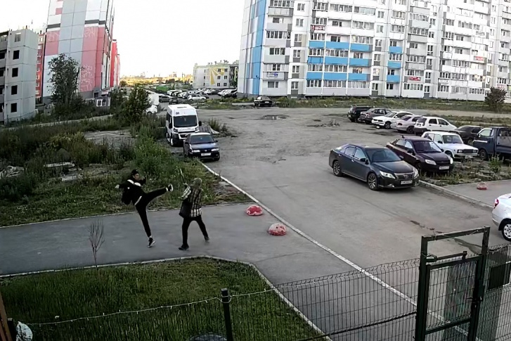 В Челябинске хулиган избил пенсионера за замечание