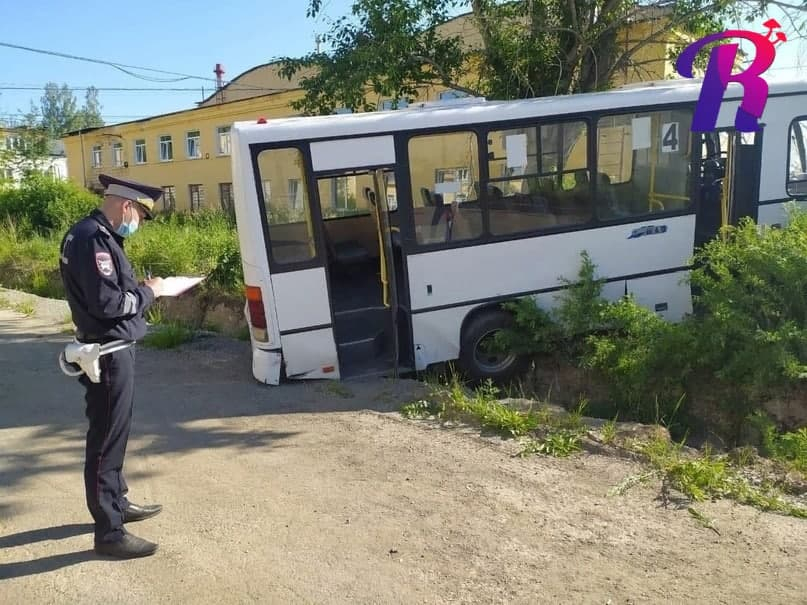 После ДТП с автобусом в Свердловской области возбуждено уголовное дело